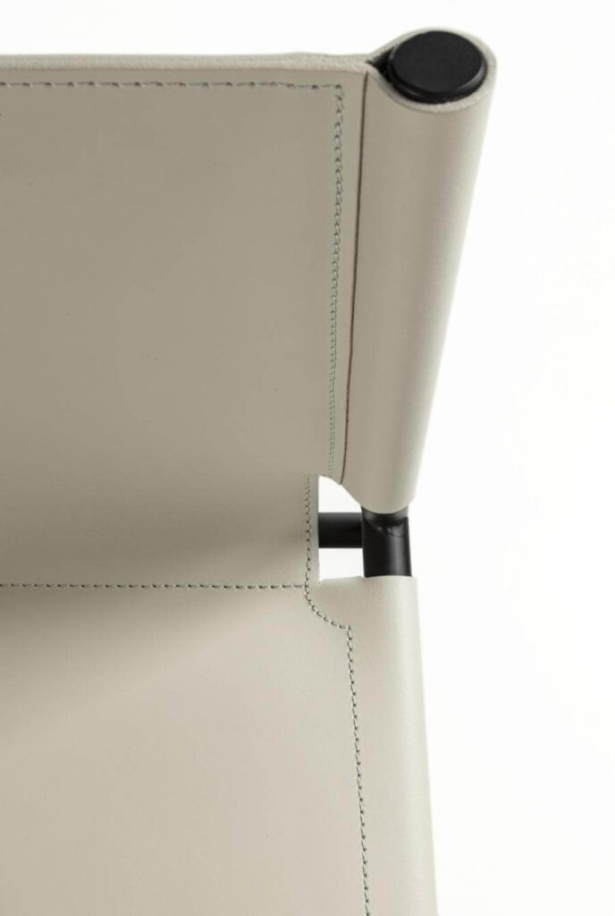 Lomacasa_Pellizzoni_Elena-Stool_Description